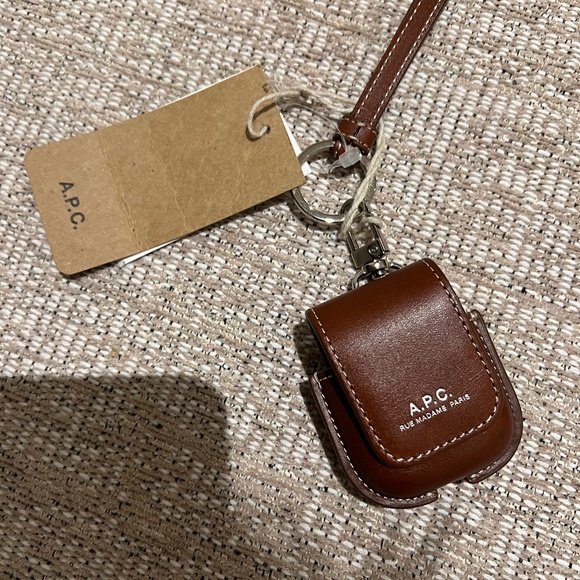 A.P.C. Max AirPods case genuine leather - Picture 1 of 7